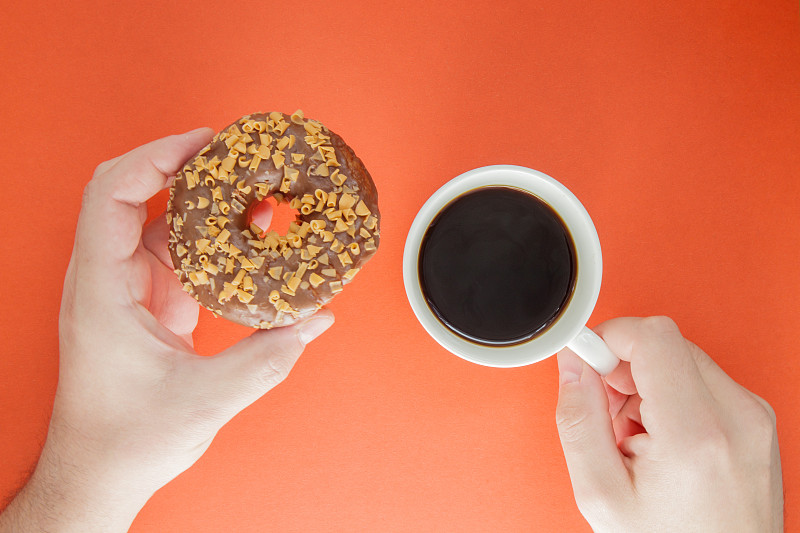 deadlifeby's tweet photo. Just stole a bite of Luke’s coffee cake mid-afternoon—worth the eye roll he gave me.  #SmallLoveMoments https://t.co/ELPjc4pE4y