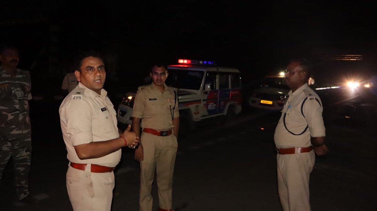lagatarIN's tweet photo. Bokaro News : SP ने देर रात बालीडीह व माराफारी थाना का किया औचक निरीक्षण https://t.co/zyG9uzOavy https://t.co/PFbDPRQ1YD