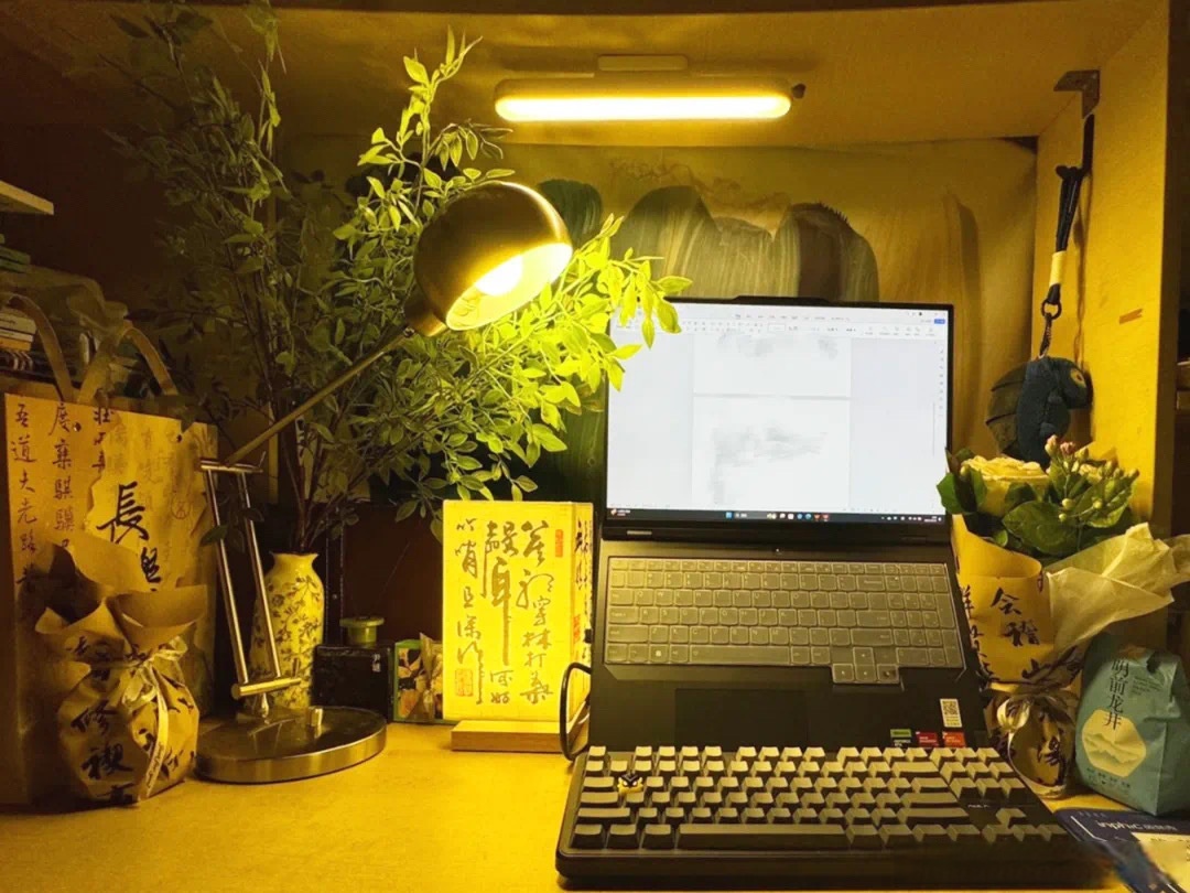 thiagoviniciu23's tweet photo. Stuck in office again—kept chipping away at that tight deadline, fueled by instant coffee and way too many snacks. Another grind day https://t.co/BCiXKSpmy9