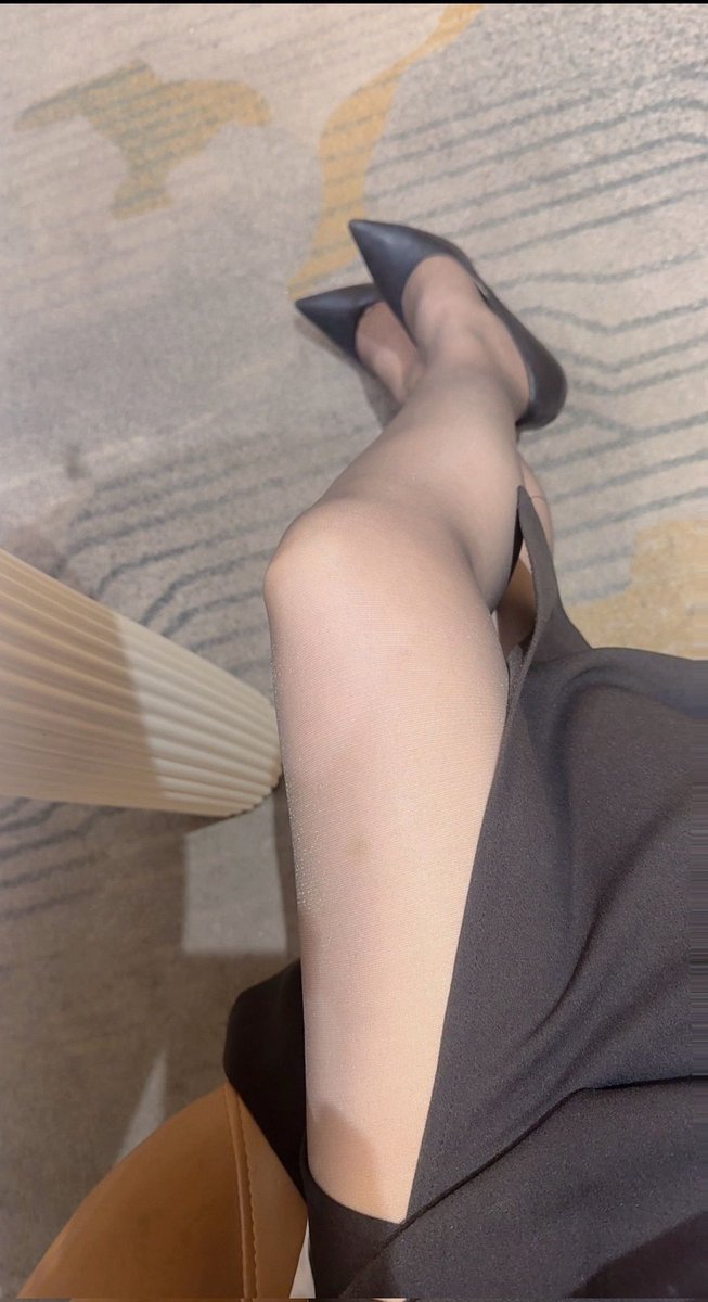 MisssssQueen's tweet photo. 上班很忙，也想调教，有约课的吗？🌹❤️#女S #北京女王 #SM https://t.co/GwCBbrXUg1