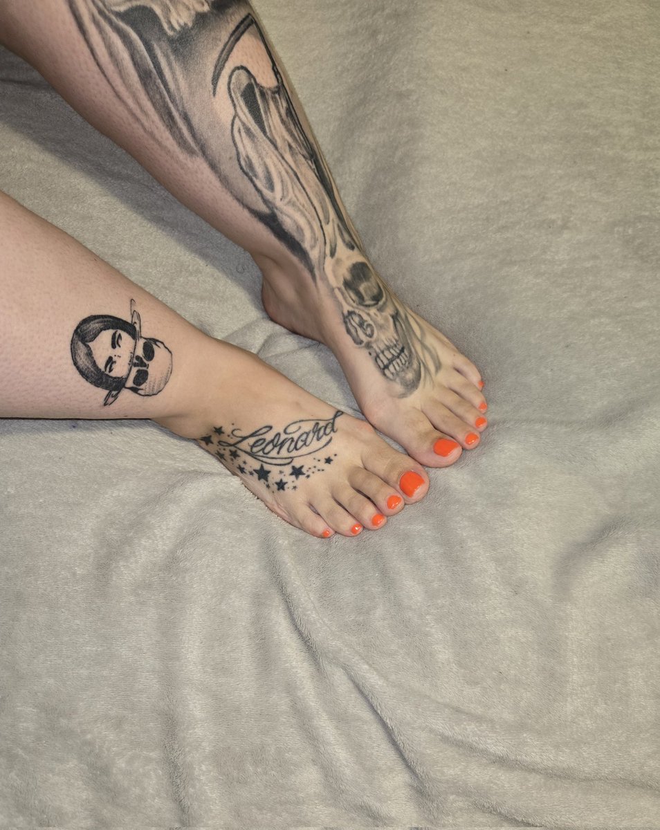_lilSpontaneous's tweet photo. 💅 Pretty polish, prettier toes
#feetfet��sh #footfetısh #feetworshi̇p #toes #soles #feetphotos #toefetish #feetcontent https://t.co/M2PCFZ4rCa