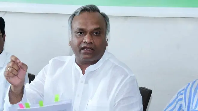 AsianetNewsSN's tweet photo. ವಿದ್ಯಾರ್ಥಿನಿ ನೀಟ್ ತಪ್ಪಲು ಟ್ರಾಫಿಕ್ ಕಾರಣವಲ್ಲ; ಬಿಜೆಪಿ ಆರೋಪಕ್ಕೆ ಸಿಸಿಟಿವಿ ಸಾಕ್ಶ್ಯ ನೀಡಿದ ಪ್ರಿಯಾಂಕ್ ಖರ್ಗೆ!
Link Click here:
https://t.co/fDg6I8BwsT
#priyankkharge #neet2 #congress #bjp #kannadanews https://t.co/8ip7j0p6Qv
