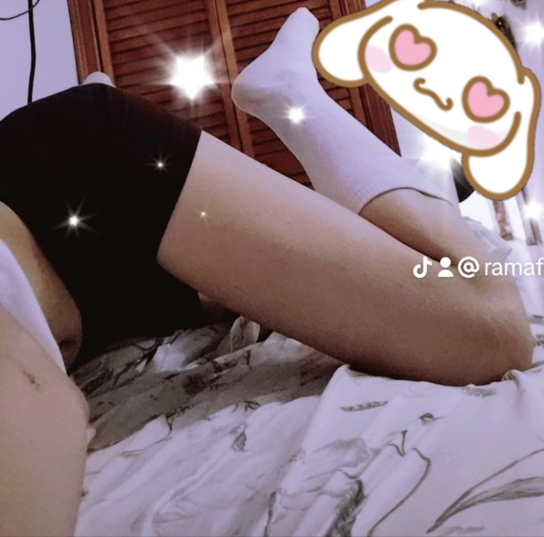 rastamabfem's tweet photo. HOLAAAAA
#femboy #piernas #calcetas #socks #trap #short https://t.co/ak8E6XdnLo