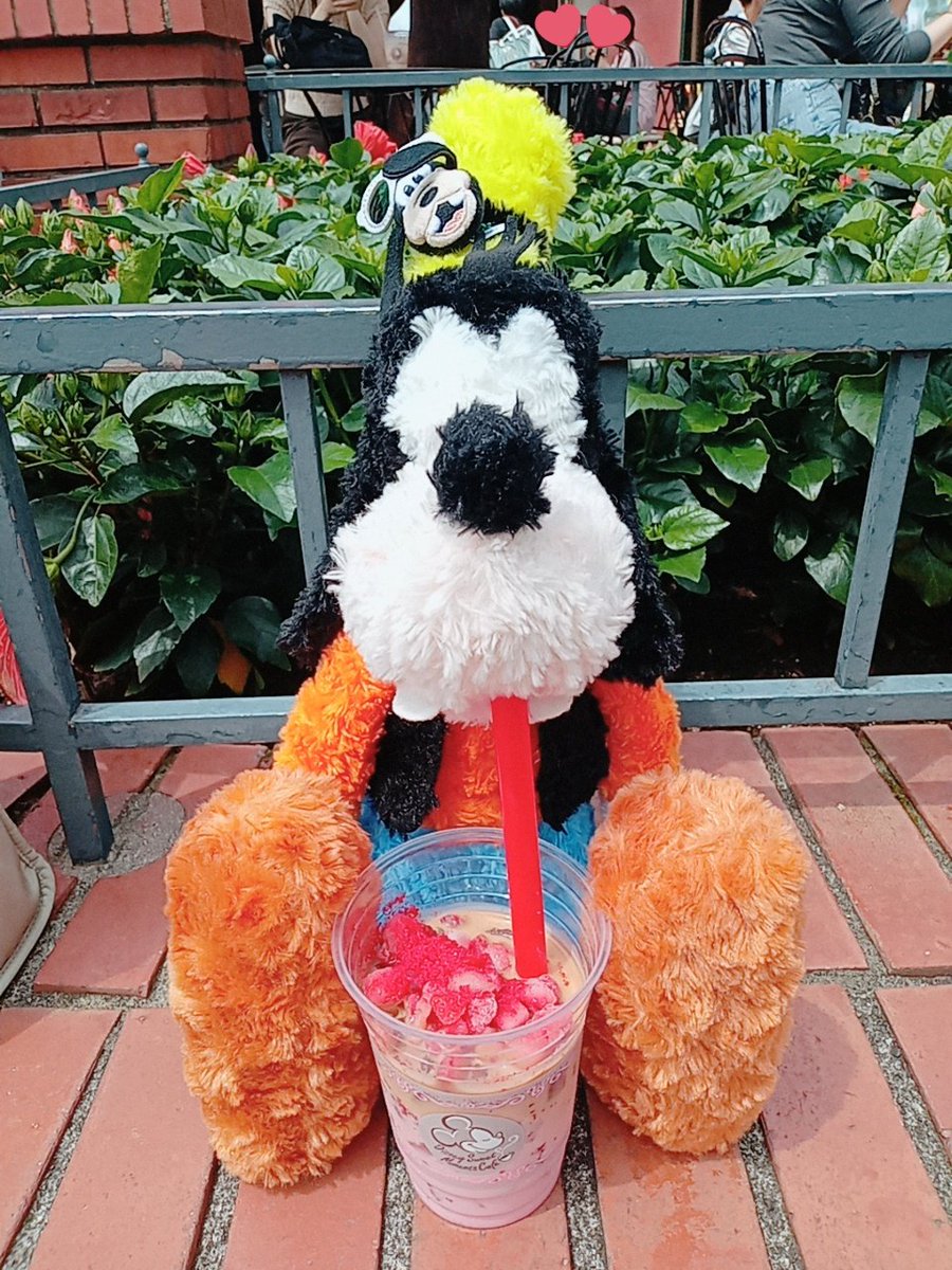 don_disney's tweet photo. 食べた物飲んだ物

〜China Voyager〜
・ボイジャーセット
　ローストビーフの冷やし豆乳担担まぜそば(ローストビーフ増量)

〜Cafe Orleans〜
・アイスストロベリーカフェラテ

〜Camp Woodchuck Kitchen〜
・フルーティフィズ(ウォッカ＆ビターオレンジシロップ) https://t.co/w5U7Yl3jX7