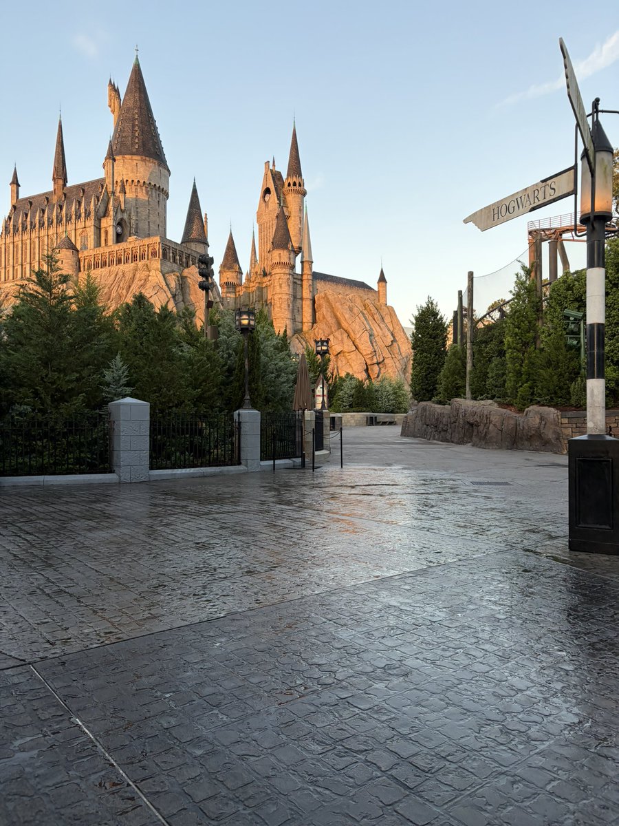 pondsdanvers's tweet photo. and some pretty pics of hogsmeade i took recently https://t.co/wCuN0caymI