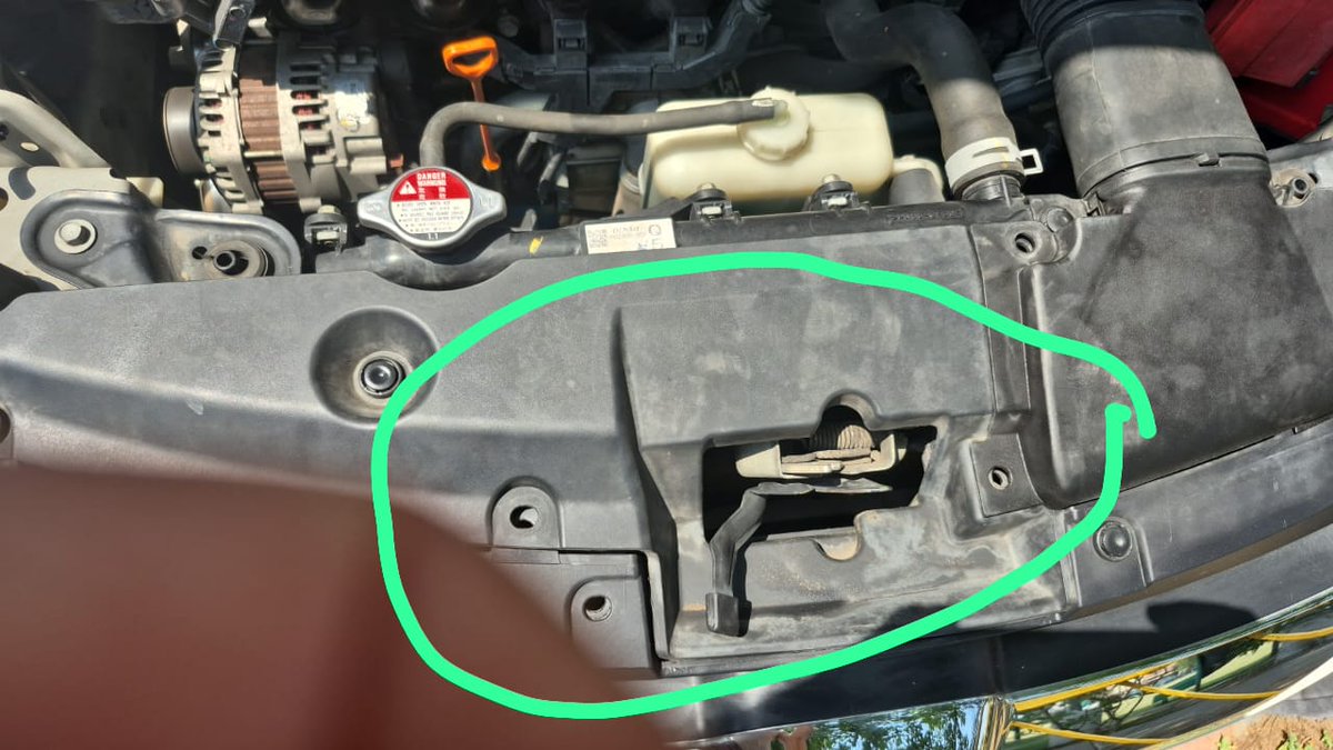 soniarun1000's tweet photo. @HarmonyHonda Is this level of your service. Yesterday I pais 11072/- for this? Ask your superviser Mr. Gaurav Gyal @hondaindia @Honda https://t.co/ll6RSVCdFz