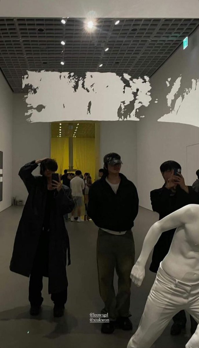 hbeclipse's tweet photo. also sangwon homophobia allegations? are we talking about the same sangwon that paints his pretty nails, loves androgynous fashion, draws little freckles on his face, wears gay scarves and, idk, went to a queer art exhibit with his best friend lee leo? 🤡 https://t.co/KK4rUEfXwA