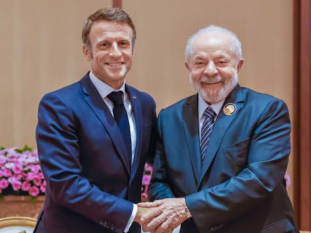 Aleleiman's tweet photo. @EmmanuelMacron Corruptos andam com corruptos https://t.co/kQ1RtwhtSC