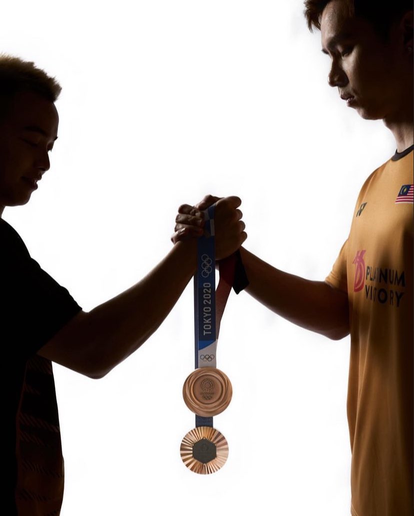 aisyahhashim__'s tweet photo. Happy Olympic Day☝🏻🏆🏅

Thank you for carrying Malaysia with such pride and passion all these years 🇲🇾

I’ll always be cheering for both of you and truly hope LA2028 will be the year your Olympic dream comes true 🥇✨ @aaronchiatf24 @sohwooiyik https://t.co/umdC0azc4O