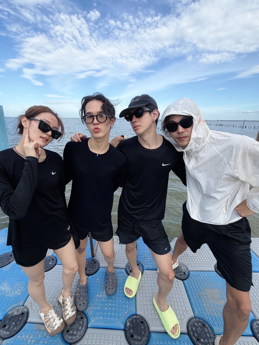 ofsunsetx's tweet photo. ถ่ายรูปให้น้องอัยย์ดูว่าวันนี้มาเที่ยวกับเพื่อนพี่น้องนะครับ https://t.co/UpWA9poXED