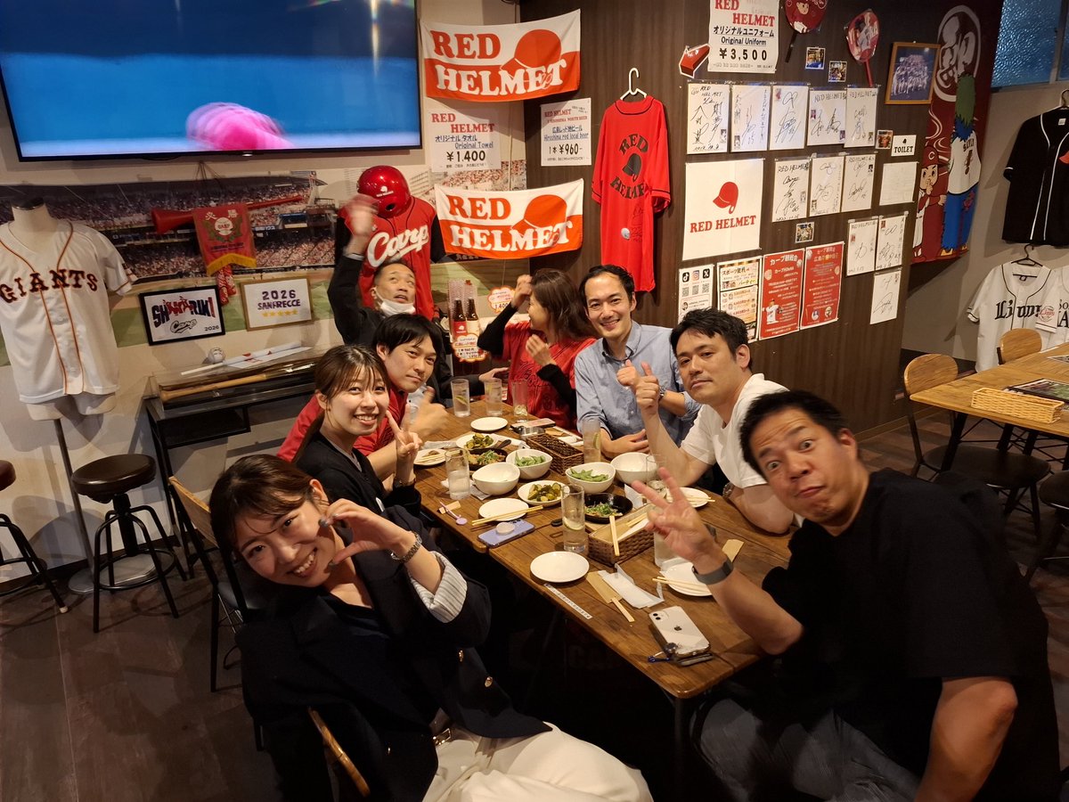 redhelmet_fun's tweet photo. さぁ❕カープ(>_<)采配も、流れも乗れない感じの、敗北😮‍💨でしたが👀‼️お店は、多くのお客様にご利用頂きました(^.^)本日は雨天中止☂️が、確定❕18時オープンに、なりますよ😗#レッドヘルメット #redhelmet #広島スポーツバー #広島ゲストハウス #マツダスタジアム近く https://t.co/vbzjszfoou