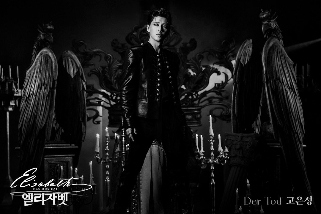 Victor_remorse's tweet photo. 앙리 뒤프레들이 전부 오스트리아로 떠나버린지 어느덧 한 시간이다. 북극에 혼자 남은 걸 생각 못하고 나도 모르게 기다렸다. 그렇게 자유를 원하더니 갑자기 그렇게 가버렸다. 그래도 연구를 함께 했던 친우인데 나만 두고……… . https://t.co/Mm2uVuvV9O