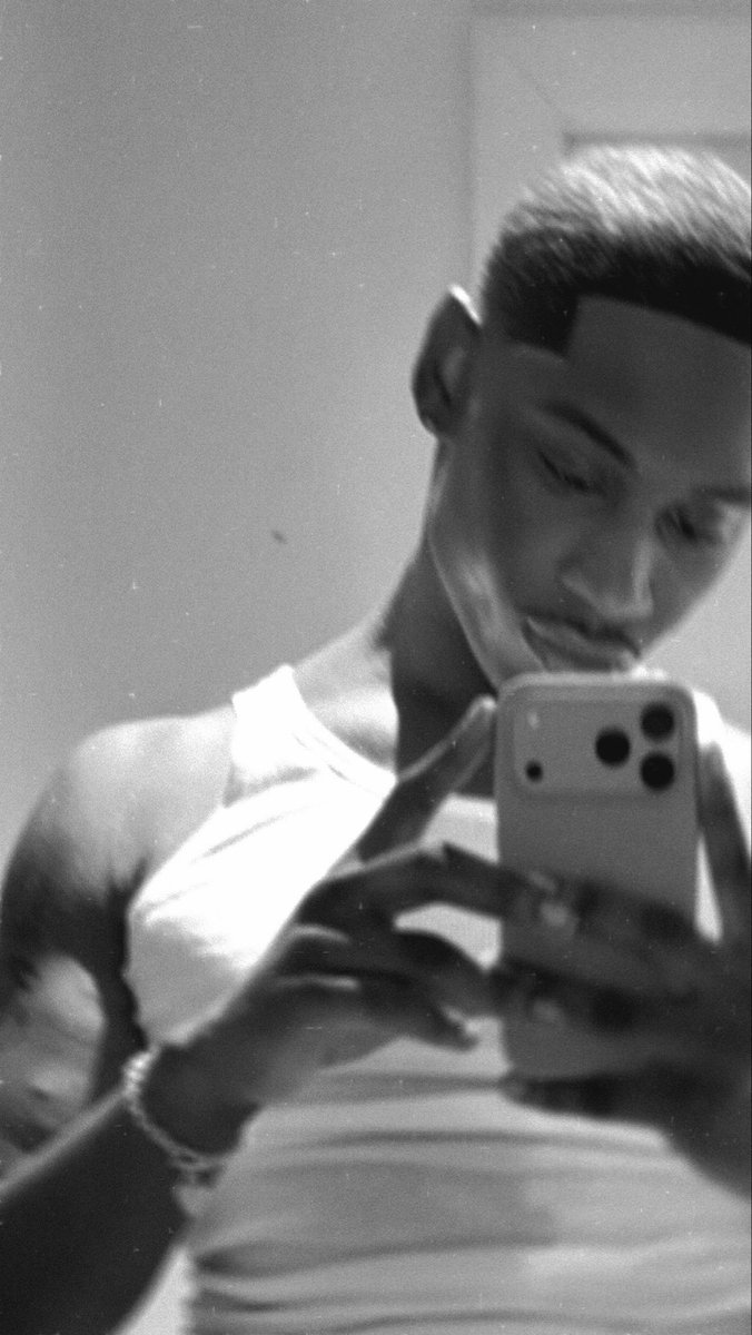 APRETTYYFACE's tweet photo. badder than a 2yr old https://t.co/s2DYTI4Tbu