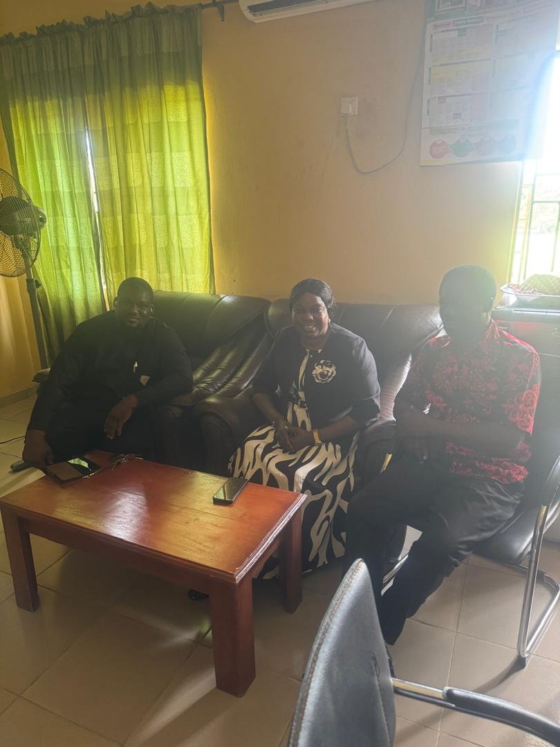 JAderemi1983's tweet photo. 1. *Commendation service*: I joined thousands from the Adeseun Ogundoyin Polytechnic Governing Council, school management, the Eruwa community, and the alumni association at the commendation service for Engr. Ayanrinde Wole. https://t.co/Y50Pir3r0b