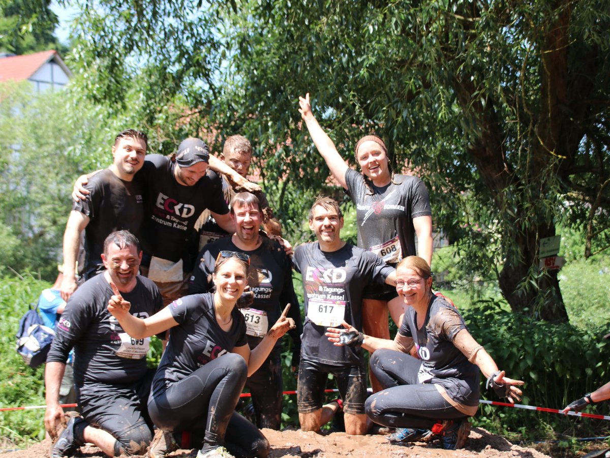 IT_Menschlich's tweet photo. Gemeinsam Herausforderungen meistern – auf und neben der Laufstrecke.
Unser #ECKD Lauf-Team war am Sonntag beim #DirtyChurchRun in Malsfeld dabei.
Im Mittelpunkt standen #Teamgeist, gegenseitige Unterstützung und der gemeinsame Einsatz für den guten Zweck.
#ITMenschlich https://t.co/ESPWHRvAE0