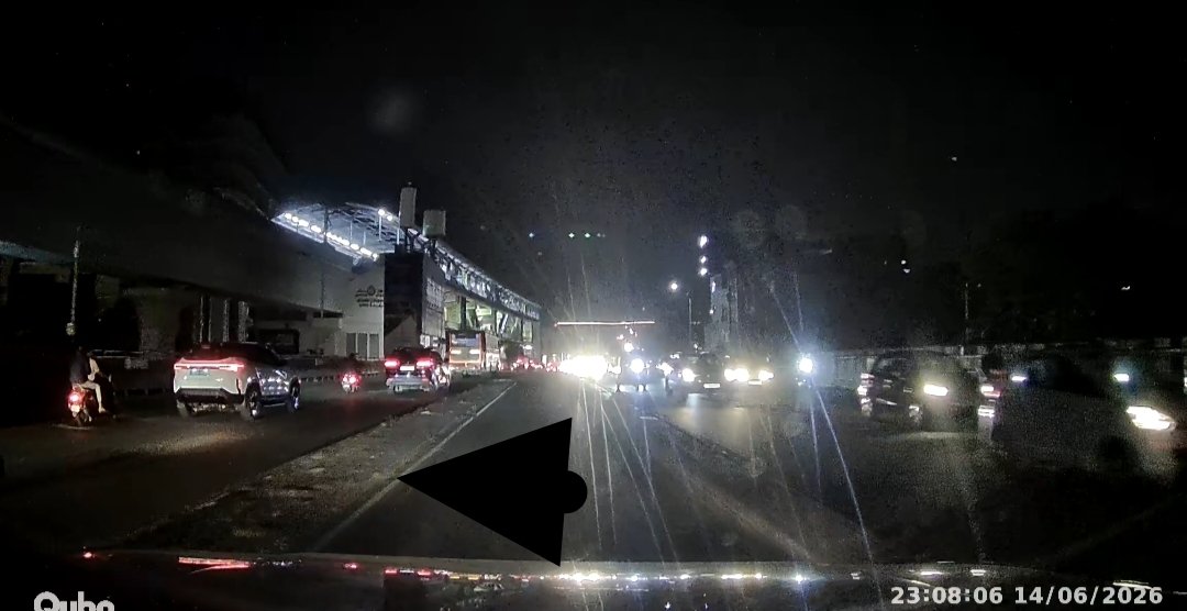 RKYadav8361's tweet photo. @NG_BegumpetAEE @GHMCOnline @CommissionrGHMC @SajjanarVC_IPS @CVAnandIPS @ZC_Secunderabad Appreciate for quick support at #patny flyover.
Pls check at #begumpet flyover. Towards Ameerpet.
Half of the #flyover street #lights are not working. At the #median there is no need for an #un-wanted divider. Better to clear this to avoid accidents in the dark.
#ArriveAlive https://t.co/WyXgdH8g1v