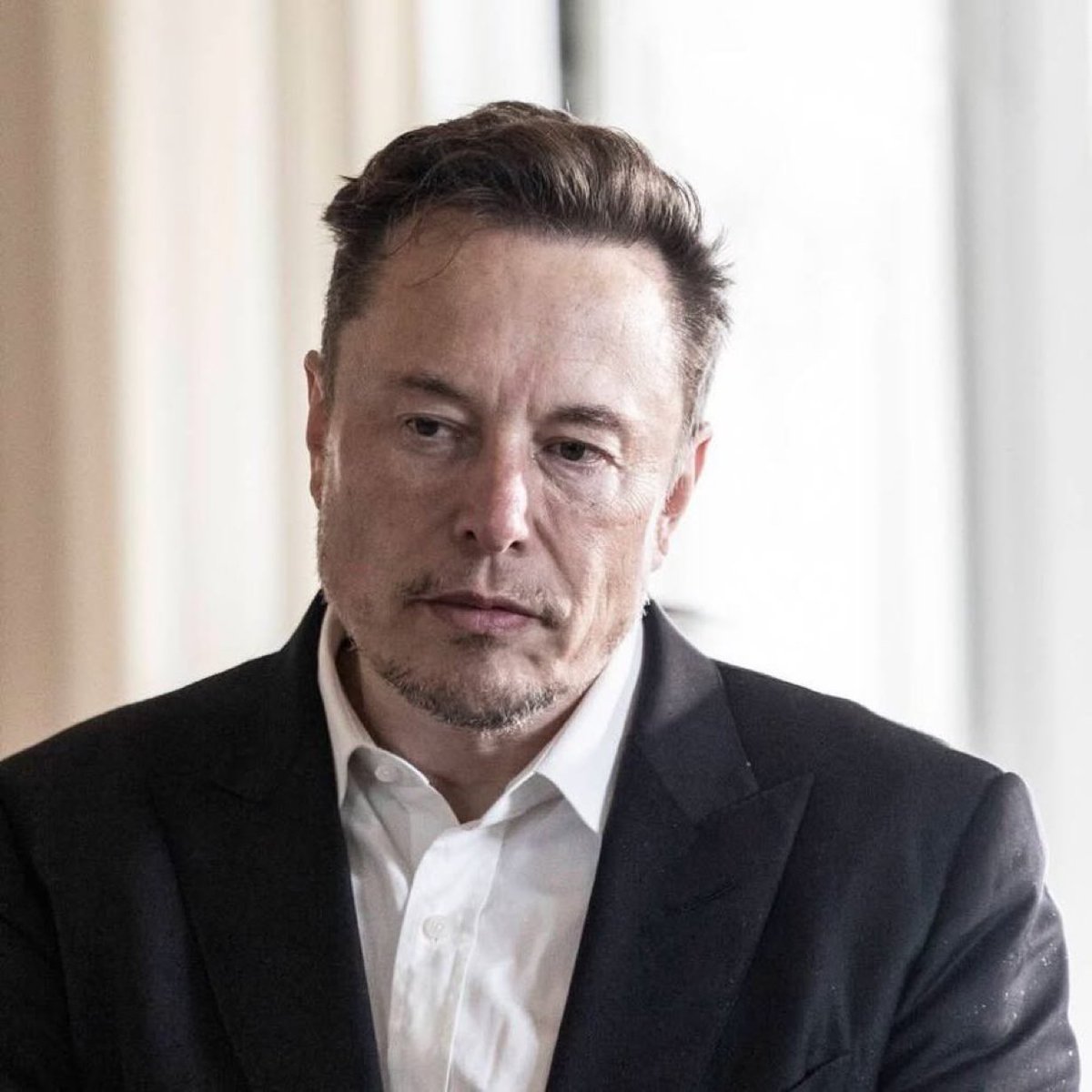 MoonWalkCebu's tweet photo. Elon is looking at you like this... what's he about to say? 👀

A. Buy a Tesla 🚗
B. Join me on Mars 🚀
C. Invest in AI 🤖
D. Trust the process 😎 https://t.co/9WaedpRaZV