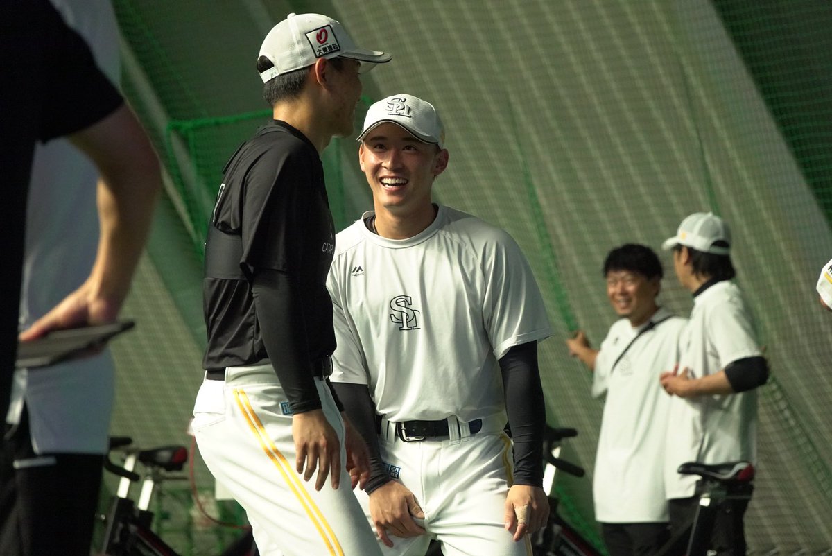 takafullc2's tweet photo. 6月24日、タマスタ筑後
2軍で確認できたメンバーです。

大江竜聖、大関友久、大山凌、岩崎峻典、木村大成、木村光、相原雄太、ルイス・ロドリゲス、内野海斗、張峻瑋、北斗、小林樹斗

嶺井博希、藤田悠太郎、盛島稜大

ジーター・ダウンズ、山川穂高、中村晃、秋広優人、高橋隆慶、石見颯真、藤野恵音、山下恭吾、西尾歩真

笹川吉康、緒方理貢、山本恵大、大泉周也

※敬称略

追加で確認できれば続報します。