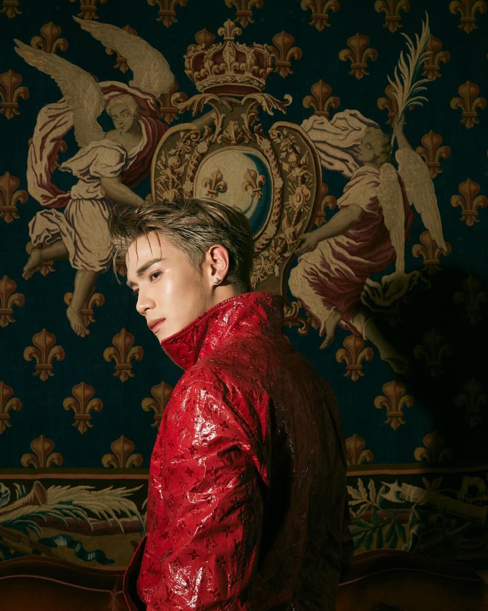 FourthOfficiall's tweet photo. โหหหหหพี่โฟ้ดพี่ แบบนี้มันจะหล่อเกินนะะ เด็ก 21 ขวบโตขนาดตั้งแต่มะไหร่เนี่ยยยยยยย 🫠❤️‍🔥🫠❤️‍🔥🫠❤️‍🔥🫠❤️‍🔥 พี่เดรสสสส 

FOURTH SHINES AT LVSS27 SHOW
#LVMenSS27xFourth @tawattannn 
#LVMenSS27 #LouisVuitton @LouisVuitton 
#Fourthnattawat #โฟร์ทณัฐวรรธน์ https://t.co/6LOsxiCkaO