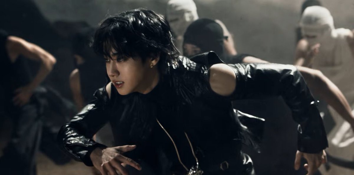 DivineHannie's tweet photo. Bitch you said the perm was to look CUTE so WHAT IS THIS BEHAVIOUR RUN IT HAN JISUNG?? 🥵🥵 https://t.co/stlnQjsOXQ