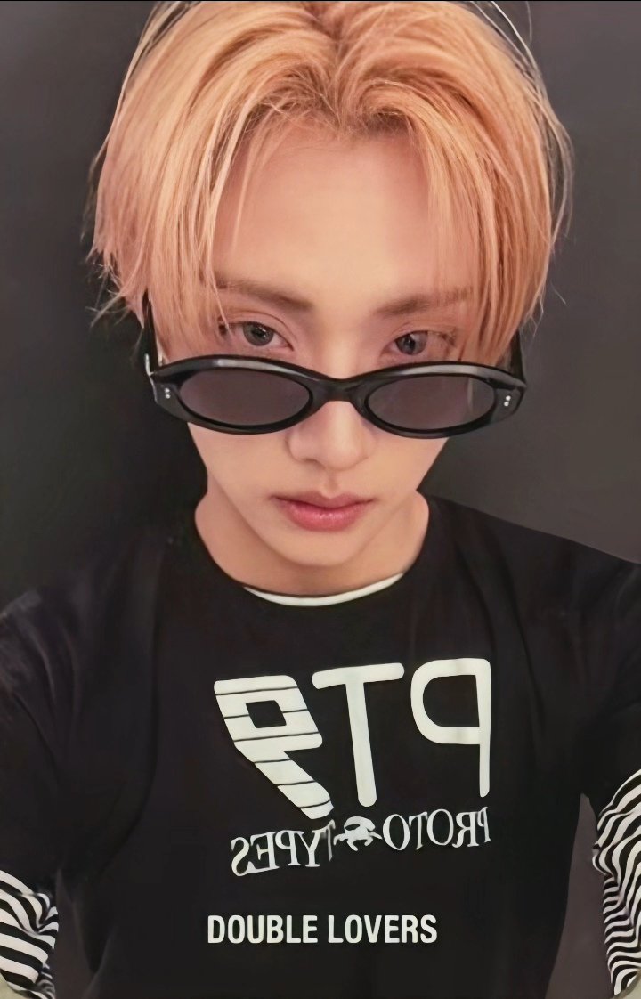 eclairswon's tweet photo. this small detail of sangwon putting sunglasses on his heart is soo cute 🕶♡ https://t.co/R8AP4ckuaS