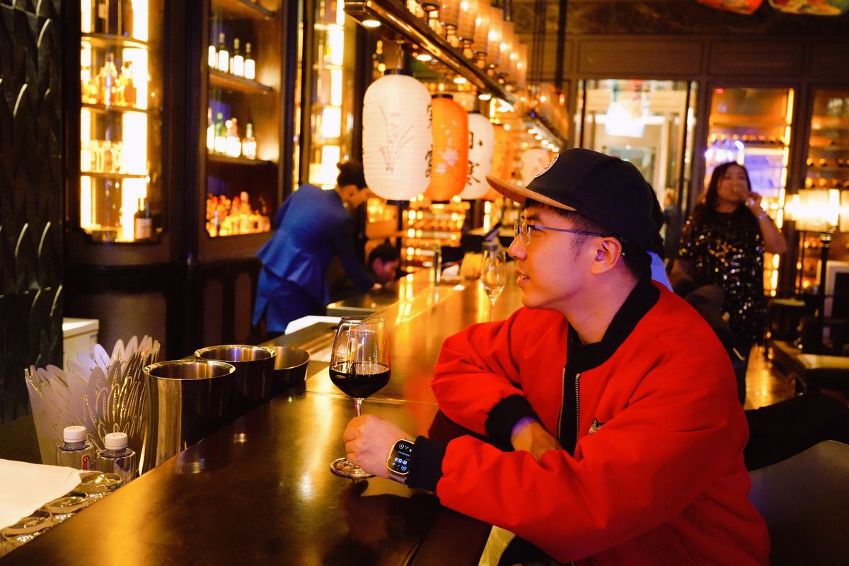 icespinner's tweet photo. Late-night cravings hit—steaming ramen, crispy gyoza, and warm sake at the tiny corner spot. Only open for night owls. ， https://t.co/3BQEGDTdLm