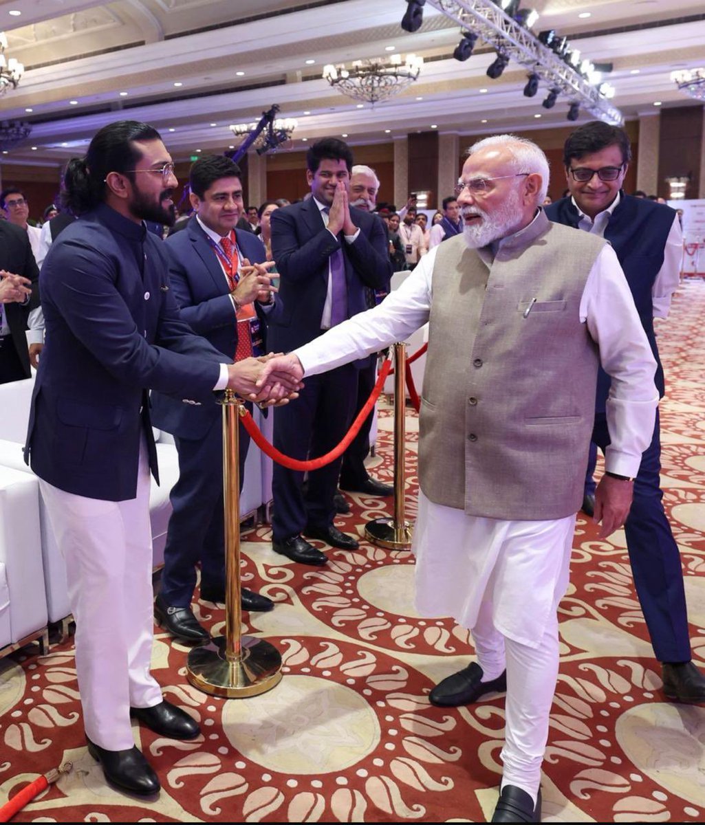 speaks57458's tweet photo. ప్రధానమంత్రి శ్రీ నరేంద్ర మోదీ గారు రామ్ చరణ్‌ను “New Age MegaStar”గా సంబోధించడం తెలుగు సినీ అభిమానులందరికీ గర్వకారణం. తన కృషి, అంకితభావంతో చరణ్ సాధిస్తున్న గుర్తింపు ఆనందంగా ఉంది. మరిన్ని విజయాలు అందుకోవాలని కోరుకుంటున్నాను. ❤️🔥
@AlwaysRamCharan @KChiruTweets @upasanakonidela https://t.co/jPJHpMEWwV