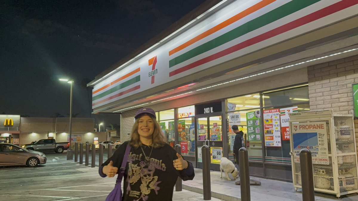 Graybytheway's tweet photo. I AM SO HAPPY I WENT TO A SEVEN ELEVEN BRO THIS IS THE BEST DAY OF MY LIFE https://t.co/BgM5uxweBN