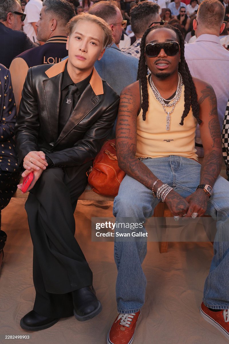 JacksonWGlobal's tweet photo. [PRESS] 260623

📸 Jackson Wang, Quavo and Nigo at #LVMenSS27
(Photo by Swan Gallet/WWD via Getty Images)

#JacksonWangxLVMenSS27 #LouisVuitton https://t.co/1aHzBfCPSu
