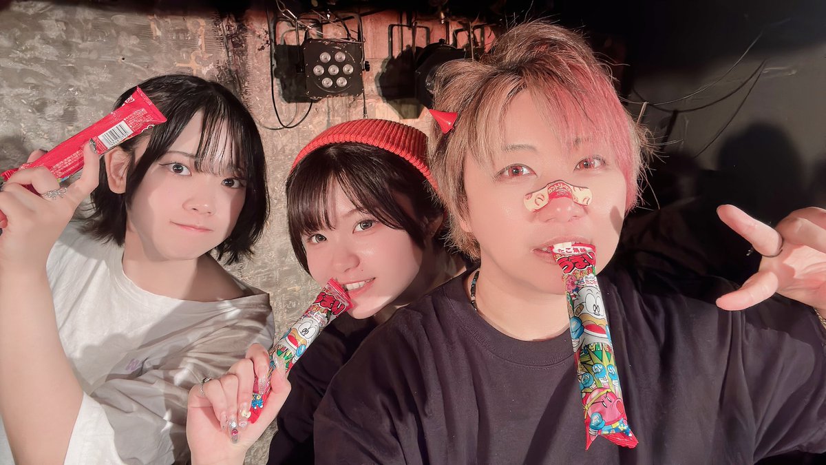 Vipera_yuya's tweet photo. どうも、うまい棒ザコの優弥です( ^q^ )
みんなあんな水分ゴリゴリ持ってかれるもんどーやってスピードあげて食えんの？🫨

チームネキwww
足手まといをといながらWINNER🏆
まとってくれてありやとうww

今日の  #ポジ何 アーカイブ⬇️
https://t.co/Ajy7OilizE https://t.co/st6cVOjyTw