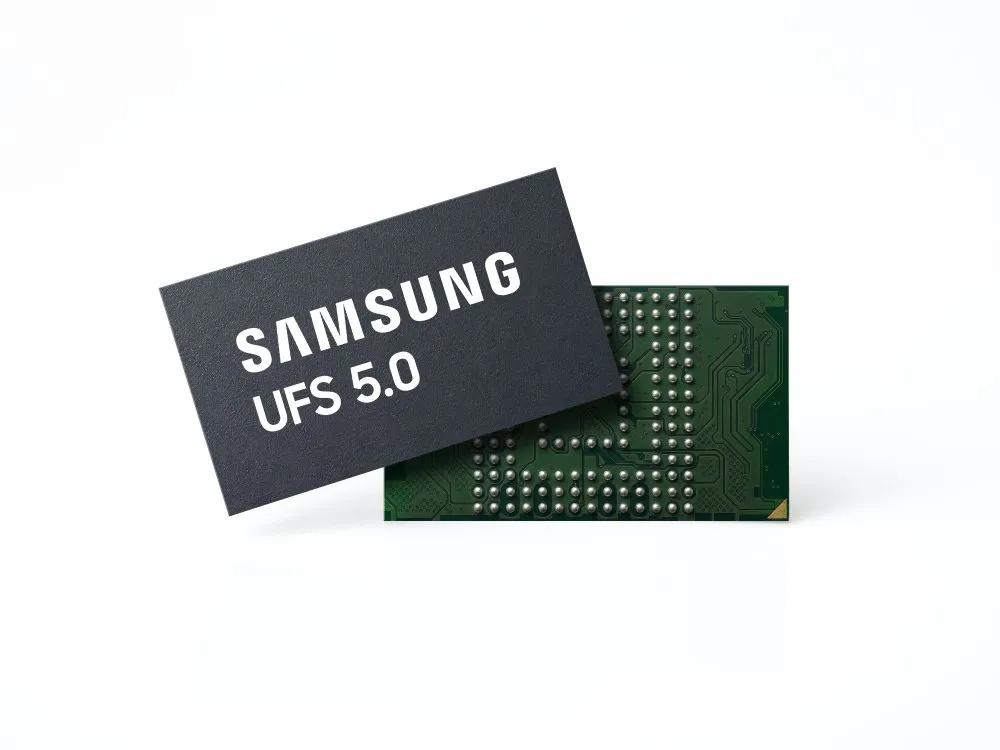 itsAmartech's tweet photo. ⚡ **Samsung UFS 5.0 Features Revealed!** ⚡
• Speed: 10.8 GB/s Read | 9.5 GB/s Write
• Efficiency: 40% more power efficient
• Size: 16.7% smaller (7.5x13x0.9 mm)
• Mass Production: Q4 2026 🏭
The future of mobile storage is fast &amp; tiny! 🚀
#Samsung #UFS5 #TechNews https://t.co/fk6R0TGVyQ