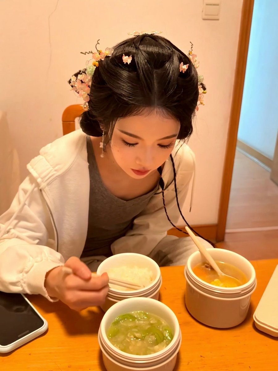 enaaa_8's tweet photo. 장묘이 고개 들면서까지 완전 열심히먹음ㅋㅋㅋㅋㅋ

#장묘이 #张淼怡 #ZhangMiaoyi https://t.co/jLS6yK2QFv