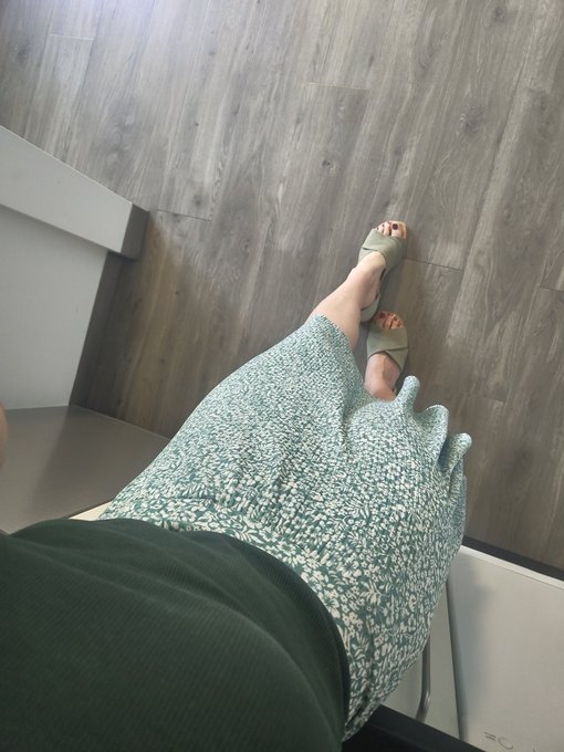 Tallgirlwithfeets - Guten Morgen, ab an die Arbeit Loser https://t.co/XZ7uKQePrQ