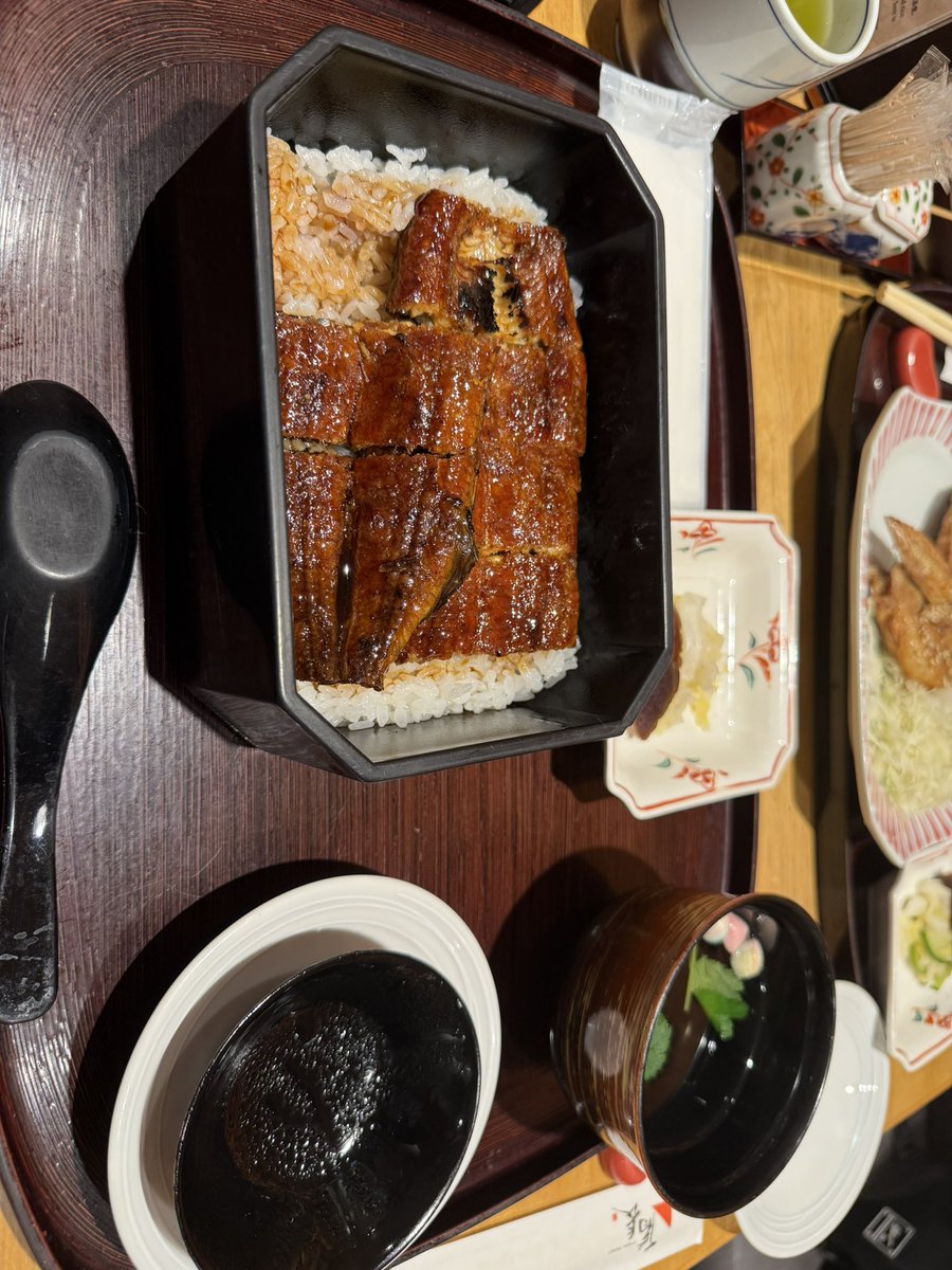 Genshin686's tweet photo. @1Nursel00 我喜欢吃中国的拉面，日本的��点苦。但是鳗鱼饭简直是仙品 https://t.co/2nJyH2tM0K