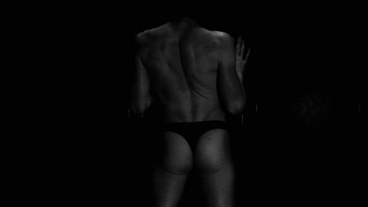val_noir_val's tweet photo. From the front to the back https://t.co/eVLI39vd74