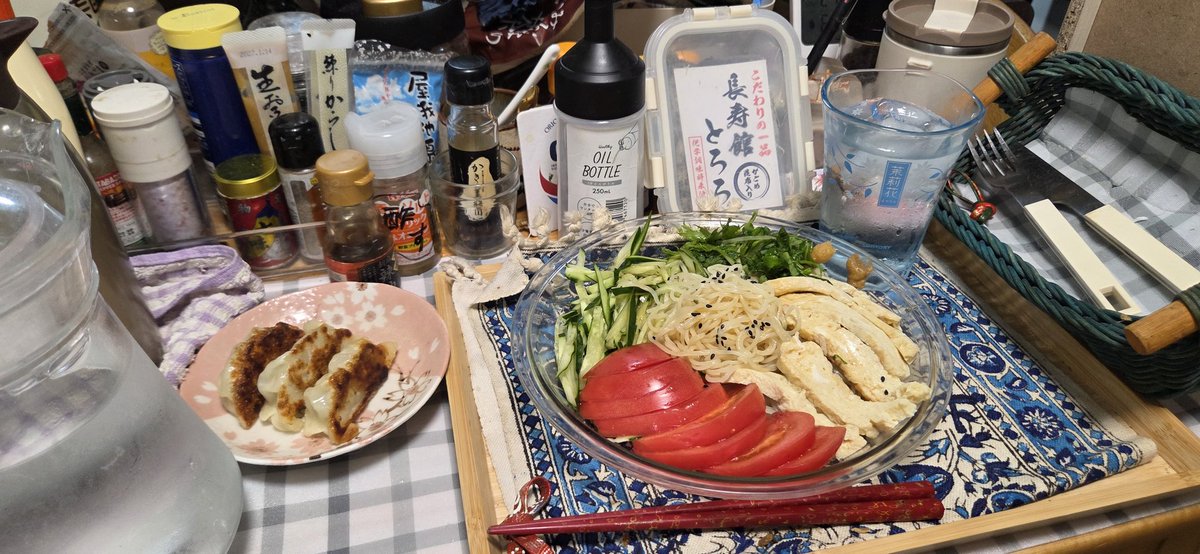 nihonnobabaa's tweet photo. 昨夜、冷やし中華。その前、トースト🍞、スクランブルエッグ🥚、野菜ロースト。いつも猫に邪魔されながら食べます。
　　　　　#忙殺食生活2026初夏 https://t.co/7b6TFCPmmM