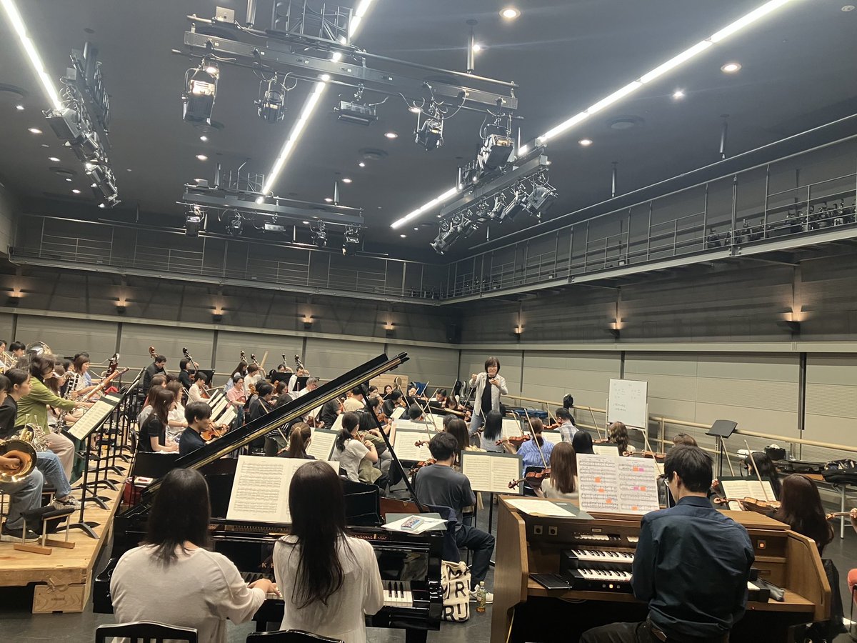 chubuphil's tweet photo. 本日は第105回定期演奏会リハーサル初日
指揮は当団首席客演指揮者 #飯森範親 
コンサートマスターは #平光真彌 です。
サン=サーンス第3番では #冨田一樹 氏がオルガンを演奏します🎶
「栄光への序章」にふさわしい、壮大な響きをぜひ会場でご体感ください✨

チケット購入🎫
https://t.co/mCxZ7eomlY https://t.co/KkgP6uTDsm