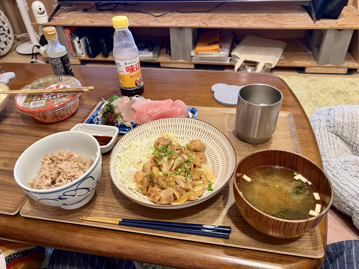 itbs_shige's tweet photo. 今日の晩ご飯は〜鶏から玉葱のサッパリポン酢です！豆板醤を少々加えたピリ辛仕立て♡カリッとフワッとジューシーでいてサッパリなテイストで箸が止まらんー‼︎たまりませんな〜♪我ながらメチャクチャウマーイ♡今夜も上手に出来ました！ご馳走様でした〜٩( ᐛ )و

#料理男子 https://t.co/pcQXMAWB40