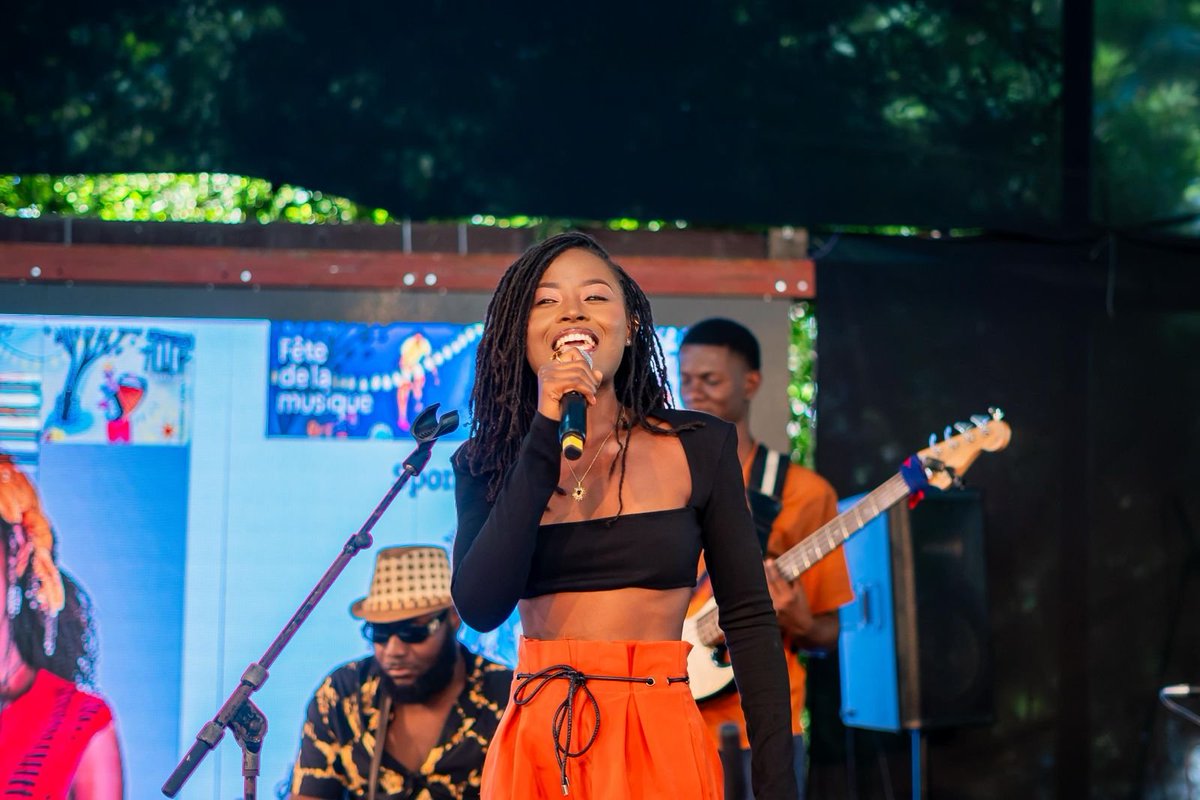 lequotidien509's tweet photo. 🎶🇭🇹 Pétion‑Ville | À l’occasion de la Fête de la musique du 21 juin, l’Institut français en Haïti (@IFHpap), l’ambassade de France et le Centre culturel Brésil‑Haïti ont offert une série de prestations musicales. Plusieurs artistes et groupes ont animé l’après‑midi et la soirée devant un public enthousiaste. #lequotidien509 #haiti #diaspora #Culture #Musique #FêteDeLaMusique @AntoineMichon1