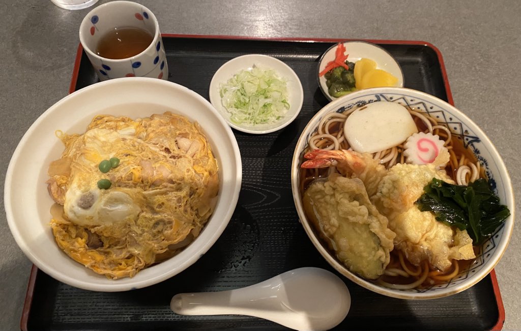 tomochin0509's tweet photo. 飯ぺろ
駒込駅南口蕎麦屋【瀧乃家】
本日「も」天ぷら蕎麦➕ミニ親子丼セット
J的に温蕎麦ならこの組み合わせが今一番かな♪
ミニ親子丼ジューシーで��まい
まだ肌寒いウチに温蕎麦���しんでおかないと(爆)
って……
先週同じ投稿してるな(爆)🤣🤣🤣🤣
いただきます🙏
#駒込  #蕎麦 https://t.co/pAwmJ70qnE