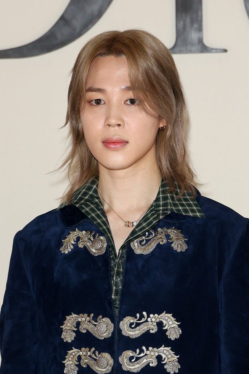 _inmusic_'s tweet photo. Jimin attends the Dior Homme Menswear Spring/Summer 2027 show as part of Paris Fashion Week. https://t.co/uPZ9aq0eGG