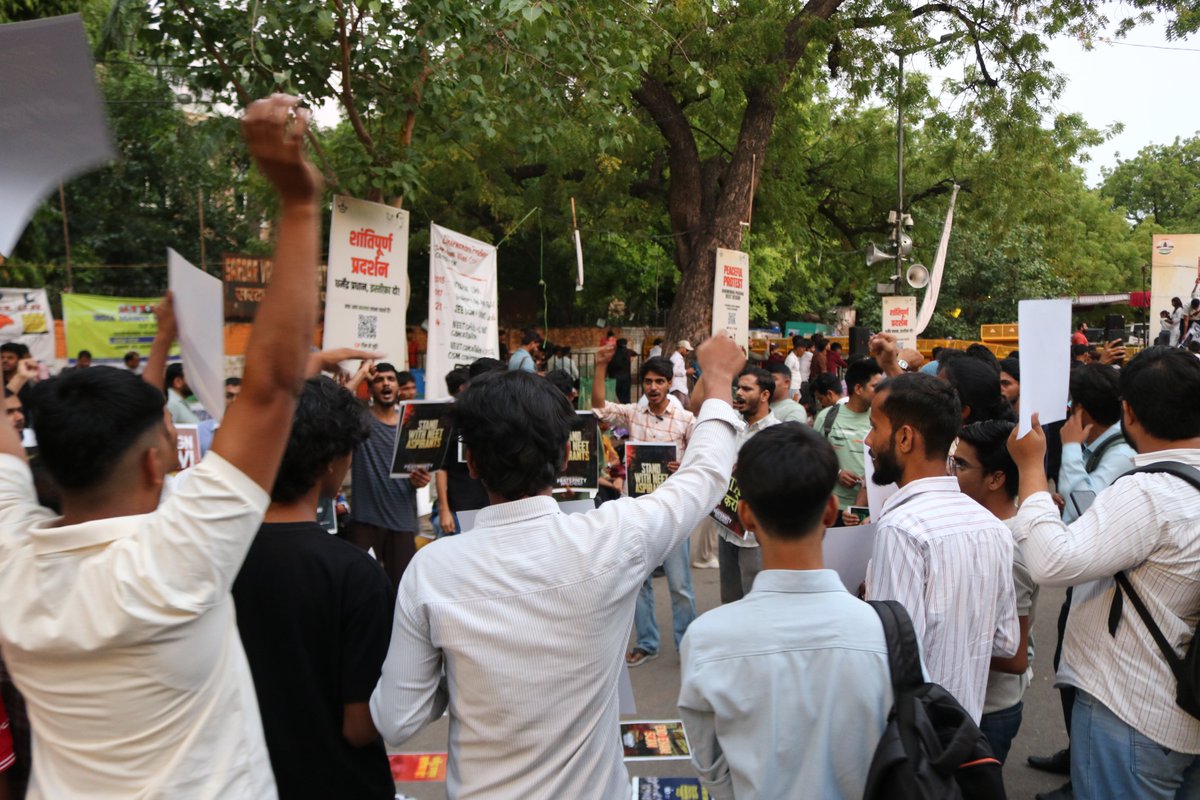 sioindia's tweet photo. SIO National Secretary Talha Mannan and SIO Delhi State Secretary Omair Afzal, along with other student activists, visited the protest site at Jantar Mantar today to express solidarity with the students protesting against the NEET paper leak.

#NEETPaperLeak #NEETScam https://t.co/6ClNO1OdnS