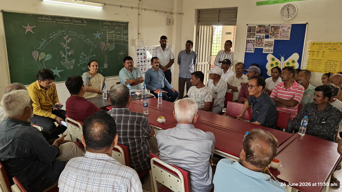 DDOSURENDRANAGR's tweet photo. ધ્રાંગધ્રા તાલુકાના રામગઢ ગામે આવેલ પ્રાથમિક શાળામાં સ્કૂલ મેનેજમેન્ટ કમિટીના સભ્યો, આચાર્યશ્રી તથા શિક્ષકો સાથે વાર્તાલાપ કરી શાળાની જરૂરીયાતો અને ખૂટતી સુવિધાઓ અંગે માહિતી મેળવી.
@CMOGuj
@InfoGujarat
@GujPRHDept
@EduMinOfGujarat https://t.co/VEQ0TiJag5