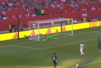 pourraArth's tweet photo. @JeanVitor_Nj @FIFAWorldCup @FIFAcom @bet365BR @Betano_BR @CroatiaFooty Irmão, a @OptaAnalyst está roubando todo mundo nessa copa 
Não contabilizar esse chute foi bizarro https://t.co/ckXCRskweI