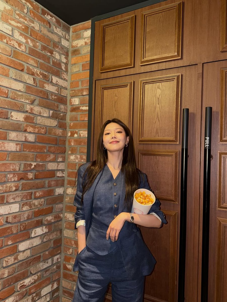 peanuts_crumbs's tweet photo. 그 세계를 들여다 보며 함께 이야기나누는 시간은 정말 일분일초가 아까울 만큼 귀한 경험이었어요.🙏 

미쟝센 영화제의 44편의 영화는 모두 넷플릭스에서 만나보실 수 있다고 합니다. 많은 분들이 저처럼 각자의 방식으로 그 세계를 만나보셨으면 좋겠습니다. 🎬 @/msff.official https://t.co/XxwiPSEgiz