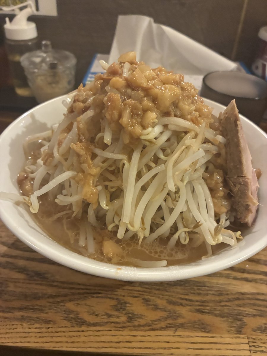 hetare_monchi's tweet photo. 高木のぶぅ！！！！！

久々に食べた。

うますぎる。
（ヤサイ普通アブラマシマシ（ニンニクは自分でいれるスタイル）） https://t.co/wy8qZuByhB