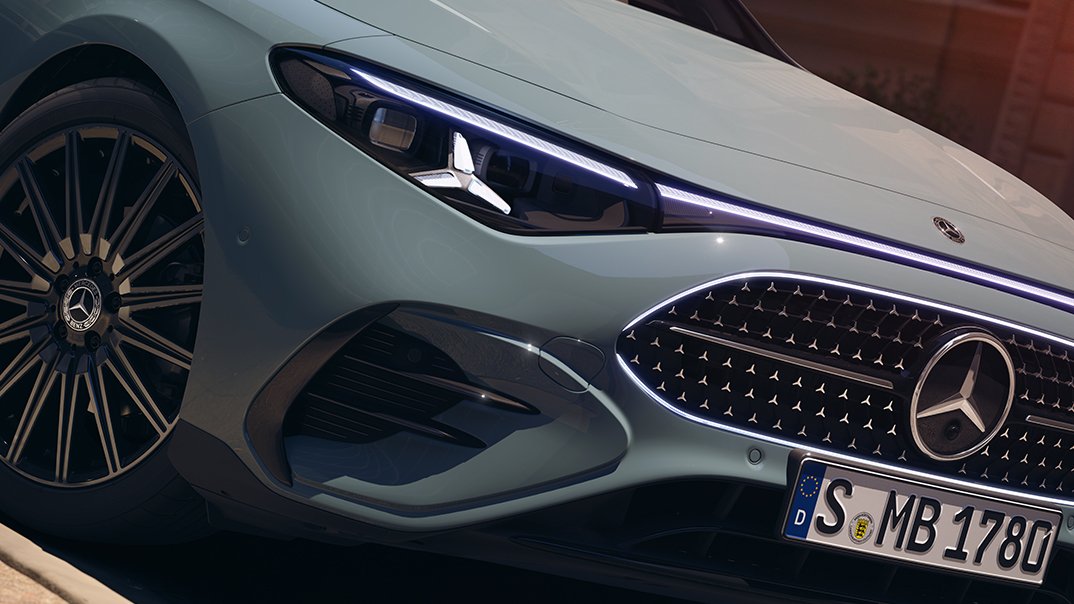 MercedesBenzME's tweet photo. سيارة CLA مذهلة بكل ما فيها – من المقدّمة المزيّنة بنمط النجمة إلى المناظر الخلابة التي ترافقك عبر السقف البانورامي.

#MercedesBenz #MercedesBenzME #CLA #مرسيدس_بنز https://t.co/VGqCPdTtYC