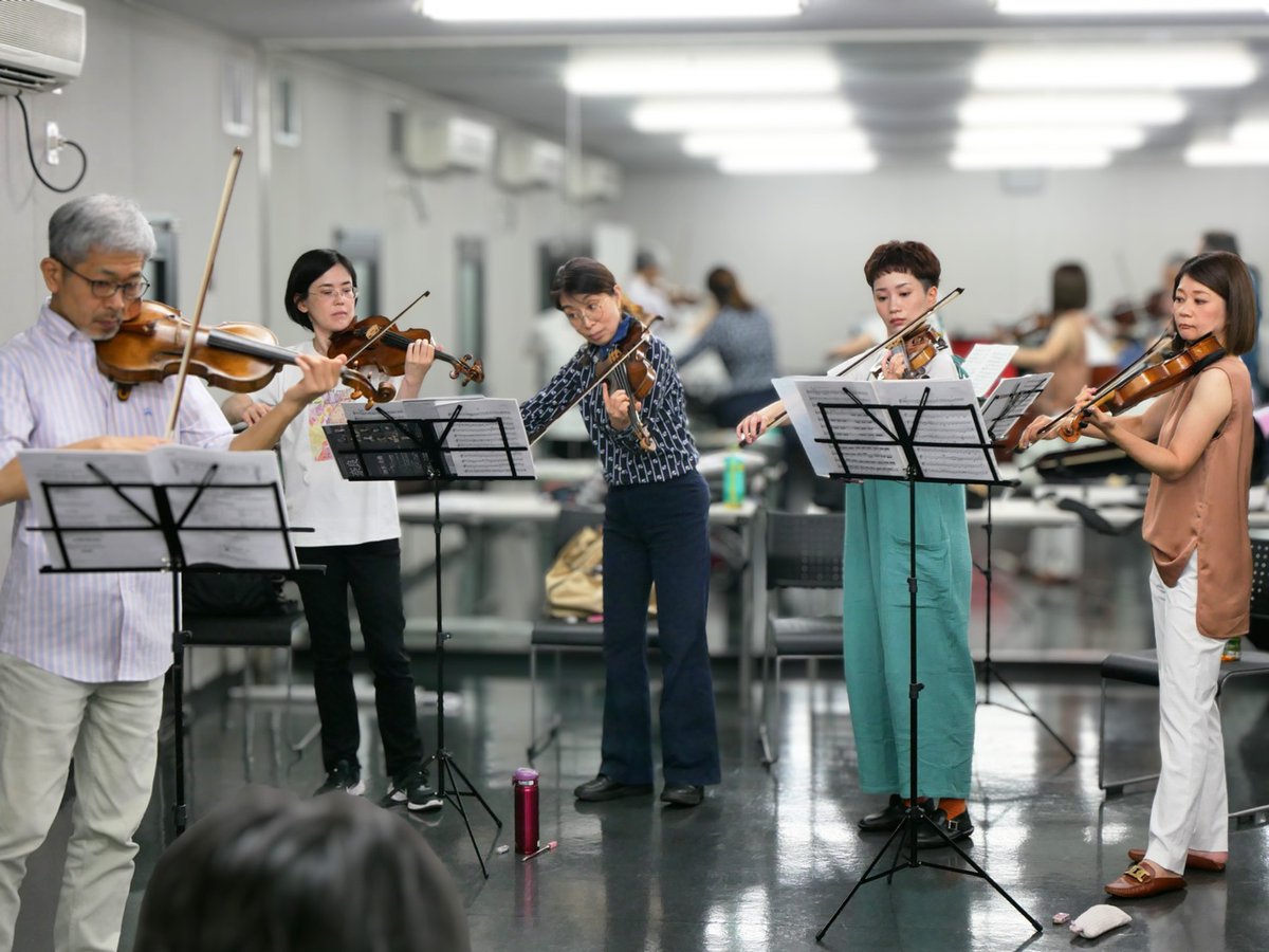 NaraPhilharmony's tweet photo. 【奈良フィルカンマーオーケストラシリーズvol.1】リハーサル1日目🎻
​今回のプログラム、とにかく弦楽の色彩が豊かです🌱
​明日のリハーサルも引き続き、この鮮やかな世界観をさらに深めていきます😊

↓ ご予約・お問い合わせフォーム
https://t.co/pDzBa4L0gS https://t.co/VdYEBPsFfw