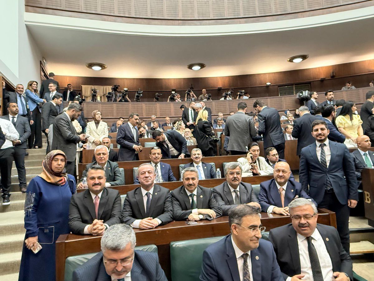 KayaZeydin's tweet photo. 📍 Ankara / AK Parti TBMM Grup Toplantısı

Cumhurbaşkanımız ve Genel Başkanımız Sayın Recep Tayyip Erdoğan’ın hitaplarını dinlediğimiz AK Parti TBMM Grup Toplantımız sona erdi.

Ülkemiz ve milletimiz için hayırlara vesile olmasını diliyorum. 

@RTErdogan
@Akparti
@abuyukgumus 
@MustafaAlkayis 
@byildiz63