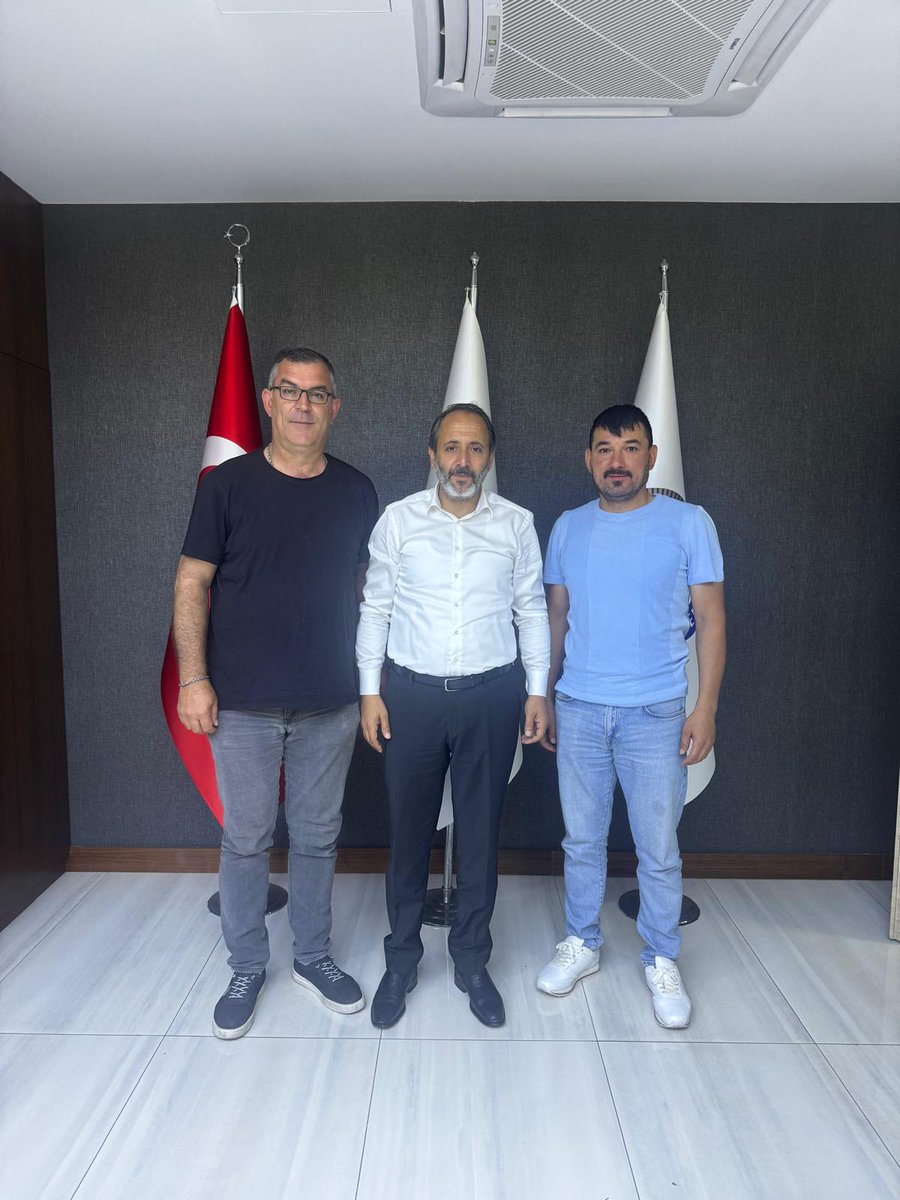 hizmetisakarya's tweet photo. Kıymetli misafirlerimiz Sn.Murat ÇORAPÇI ve Sn.Harun SARAÇ sendikamıza ziyarette bulunarak yeni Yönetim Kurulumuza hayırlı olsun dileklerini ilettiler.

Nazik ziyaretleri ve güzel temennileri için kendilerine teşekkür ediyor, çalışmalarında kolaylıklar diliyoruz.
@hizmetissendika 
@ibr_ylmaz